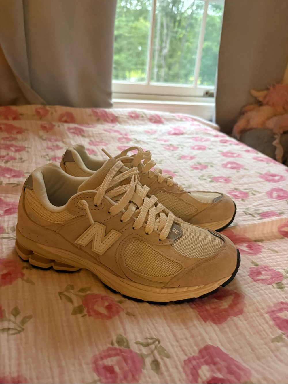 New Balance Women's Beige/Tan Athletic Sneakers